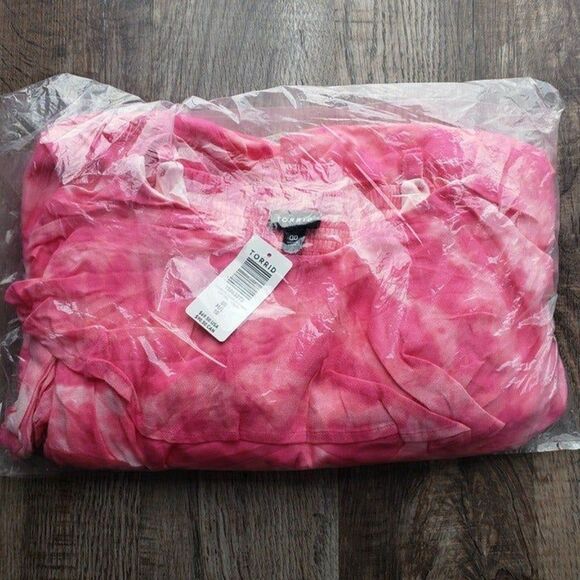 Torrid 00X Tie-Dye Cold Shoulder Handkerchief Skater Dress - Picture 4 of 4